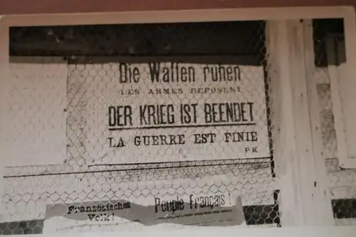 altes Foto - Schild Kriegsende Frankreich - Die Waffen ruhen 