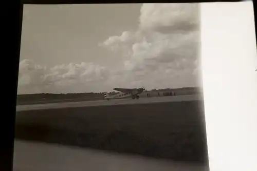 tolles altes Negativ Flugzeug auf Startbahn Messerschmitt M20 - 20-30er Jahre