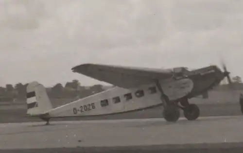 tolles altes Negativ Flugzeug auf Startbahn Messerschmitt M20 - 20-30er Jahre