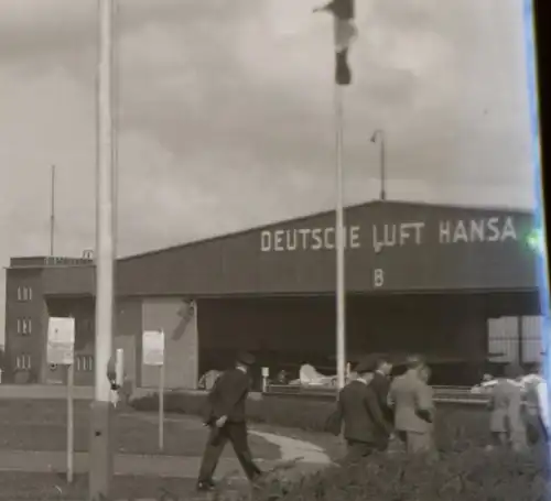 tolles altes Negativ mir unbekannter Flughafen - Deutsche Luft Hansa - Junkers