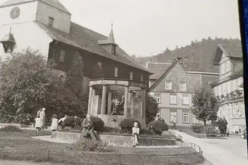 zwei alte Negative  - Bad Grund im Harz, Kirchplatz mit Ehrendenkmal 20-30e