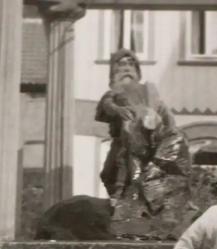 zwei alte Negative  - Bad Grund im Harz, Kirchplatz mit Ehrendenkmal 20-30e