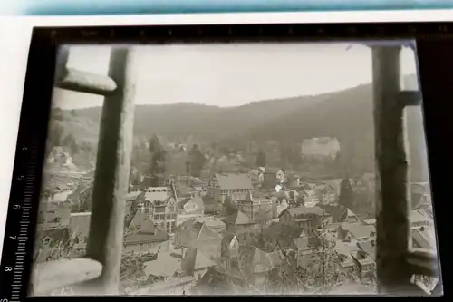 tolles altes Glasnegativ -  mir unbekannter Ort - Hintergrund Klinik ? Triberg ?