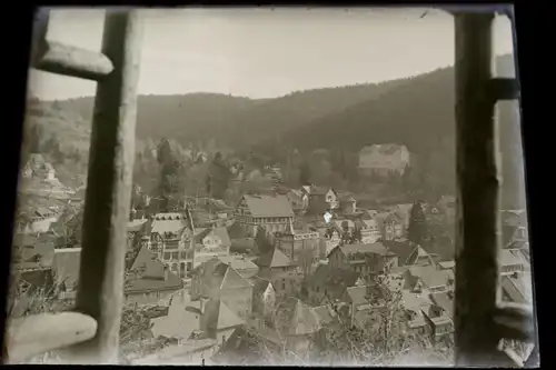 tolles altes Glasnegativ -  mir unbekannter Ort - Hintergrund Klinik ? Triberg ?