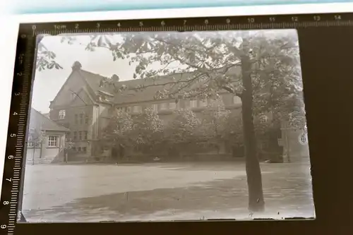 tolles altes Glasnegativ -  mit unbekanntes Gebäude - Schule ?? 20-30er Jahre