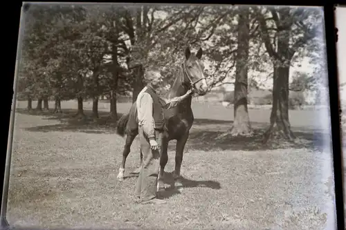zwei tolle alte Glasnegative - Junge mit Pferd und Mann mit Pferd