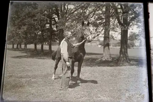 zwei tolle alte Glasnegative - Junge mit Pferd und Mann mit Pferd 