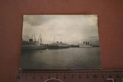 tolles altes Foto  Hafen unbekannt - vers. Dampfschiffe-Passagierdampfer