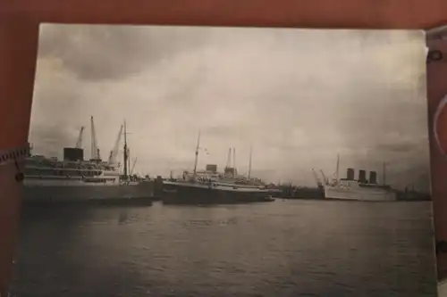 tolles altes Foto  Hafen unbekannt - vers. Dampfschiffe-Passagierdampfer