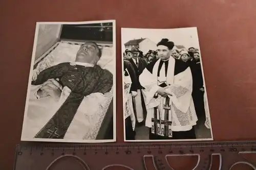 zwei alte Fotos mir unbekannte Priester, Bischof ??? 