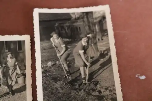 zwei alte Fotos - Junge Frauen .- BDM Mädels oder Trümmerfrauen ?