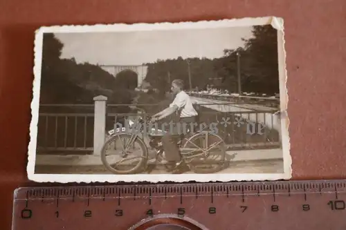 tolles altes Foto - Mann mit Oldtimer Motorrad Victoria 1939