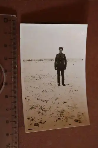  altes Foto - Portrait eines Soldaten mit Wintermütze und WiO Band