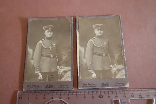 zwei tolle alte CDV Fotos Portrait eines Soldaten mit Orden und Schützs.  Aurich