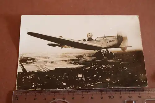 tolles altes Foto Leinwand - Fotomontage - Mädchen im Flugzeug D 1887