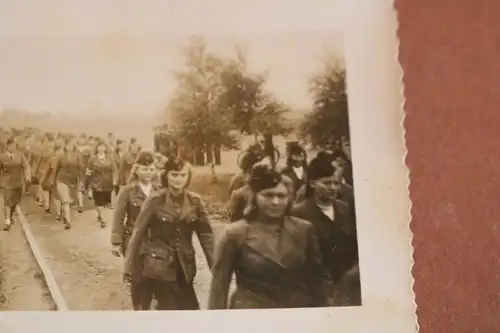 altes Foto Frauen in Uniform - Aufseherin ?  Marinehelferin ? Matrosen Hintergru