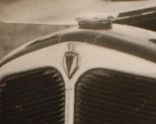 tolles altes Foto - Mann repariert Oldtimer - DKW F7 ??  30-40er Jahre 