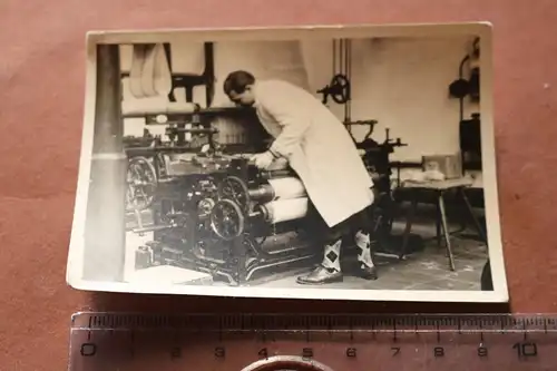 tolles altes Foto Webmaschine ?? Stoffherstellung - 30-40er Jahre 