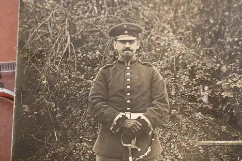 tolles altes Foto - Portrait eines Soldaten  mit Säbel
