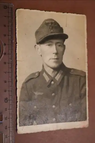 altes Portrait eines Soldaten  mit Feldmütze - Neu-Aubing