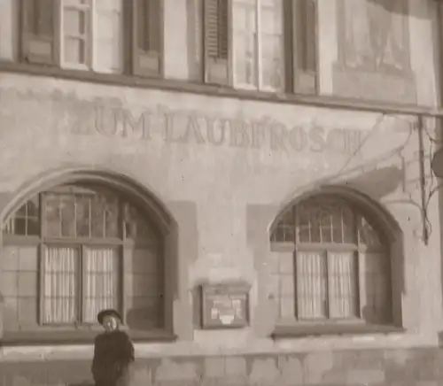 tolles altes Negativ - Gasthaus - Zum Laubfrosch - Ort ?  30-40er Jahre 