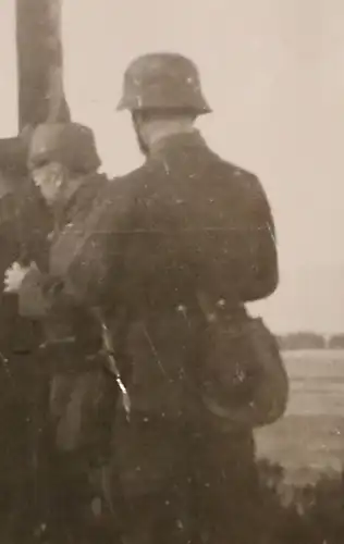 altes Foto - Soldaten in vers. Uniformen - letztes Aufgebot ??? alte Männer 