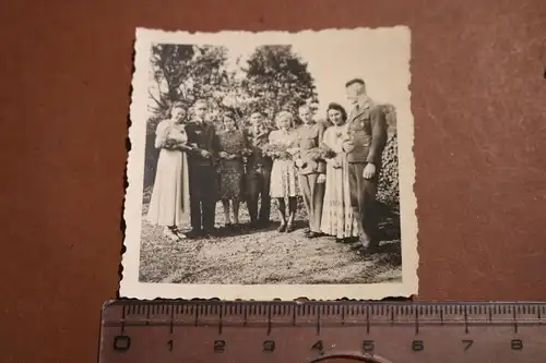 tolles altes Foto hübsche Frauen und Soldaten