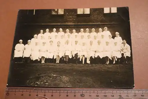 tolles altes Gruppenfoto Ärzte ? und Krankenschwestern ? Breslau ?  1931