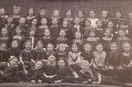 tolles altes Klassenfoto - Schulklasse Mädchenschule 1900-1920 ? Ort ??