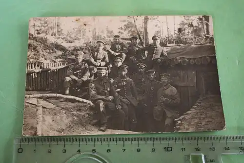 tolles altes Foto - Gruppe Soldaten im Schützengraben  Unterstand Russland 1918