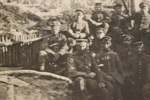 tolles altes Foto - Gruppe Soldaten im Schützengraben  Unterstand Russland 1918