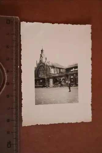 altes Foto  mir unbekannter zerstörter Bahnhof - Frankreich ???