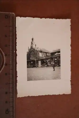 altes Foto  mir unbekannter zerstörter Bahnhof - Frankreich ??? 