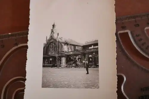 altes Foto  mir unbekannter zerstörter Bahnhof - Frankreich ??? 