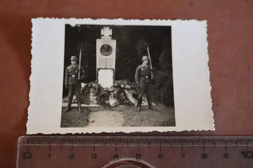 altes Foto  Wache Ehrendenkmal des Res.Inf.Regt. 272  Grottkau