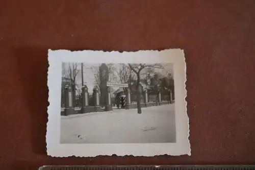 altes kleines Foto  Wache - Graf Kirchbach Kaserne - Schlesien ??? 