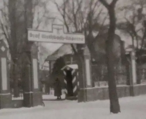 altes kleines Foto  Wache - Graf Kirchbach Kaserne - Schlesien ??? 