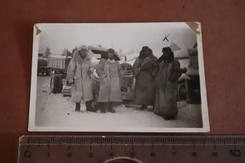 tolles altes Foto  - vier Soldaten dicke Wintermantel Eismeer 1942
