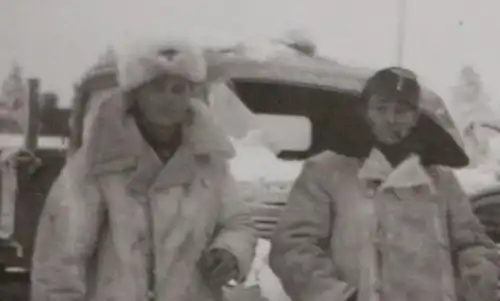 tolles altes Foto  - vier Soldaten dicke Wintermantel Eismeer 1942