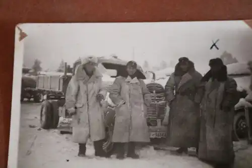 tolles altes Foto  - vier Soldaten dicke Wintermantel Eismeer 1942