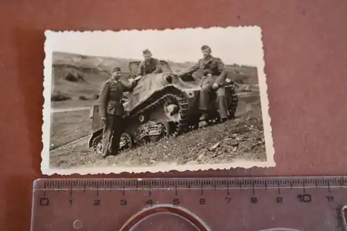 tolles altes Foto - russischer Beute Schlepper T-20 „Komsomolez“ im Balkan