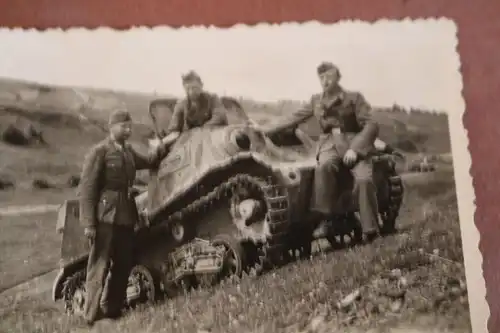 tolles altes Foto - russischer Beute Schlepper T-20 „Komsomolez“ im Balkan