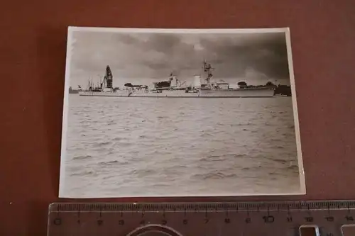 tolles altes Foto - Kreuzer Leipzig 40er Jahre in Wilhelmshafen - Germania Werft