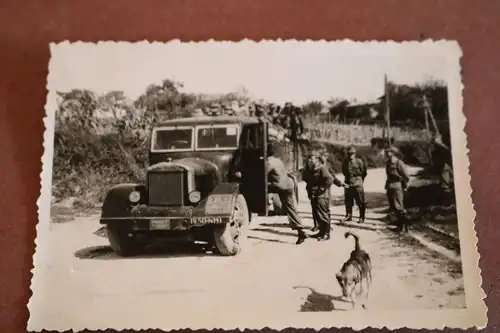 altes Foto  - Soldaten auf LKW - TD ?? alle mit Feldmützen