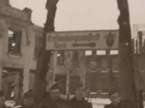 altes Foto  - Soldaten Schild Entlasungsanstalt - Smolensk 1941