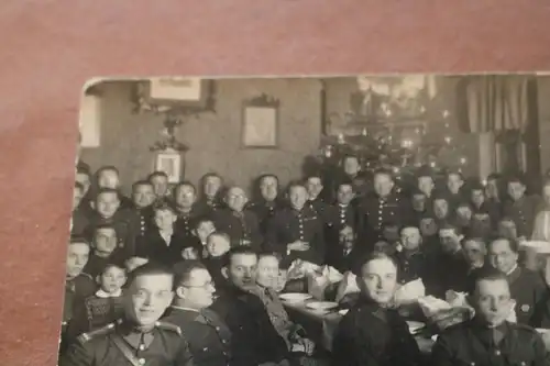 tolles altes Gruppenfoto - Weihnachtsfeier von Soldaten - Ort ???