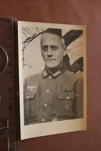 tolles altes Portrait eines Soldaten mit Bandspange und Verw.Abz.