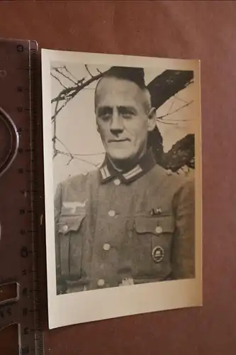 tolles altes Portrait eines Soldaten mit Bandspange und Verw.Abz. 