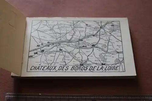 tolle alte Ansichtskartenmappe ?  Les Chateaux de la Loire  18 Karten - Alter?