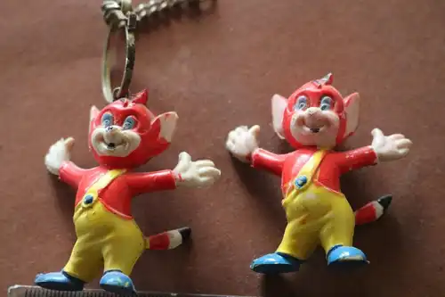 zwei alte Fix und Foxi  Fuguren - einer als Schlüsselanhänger  - Alter ??